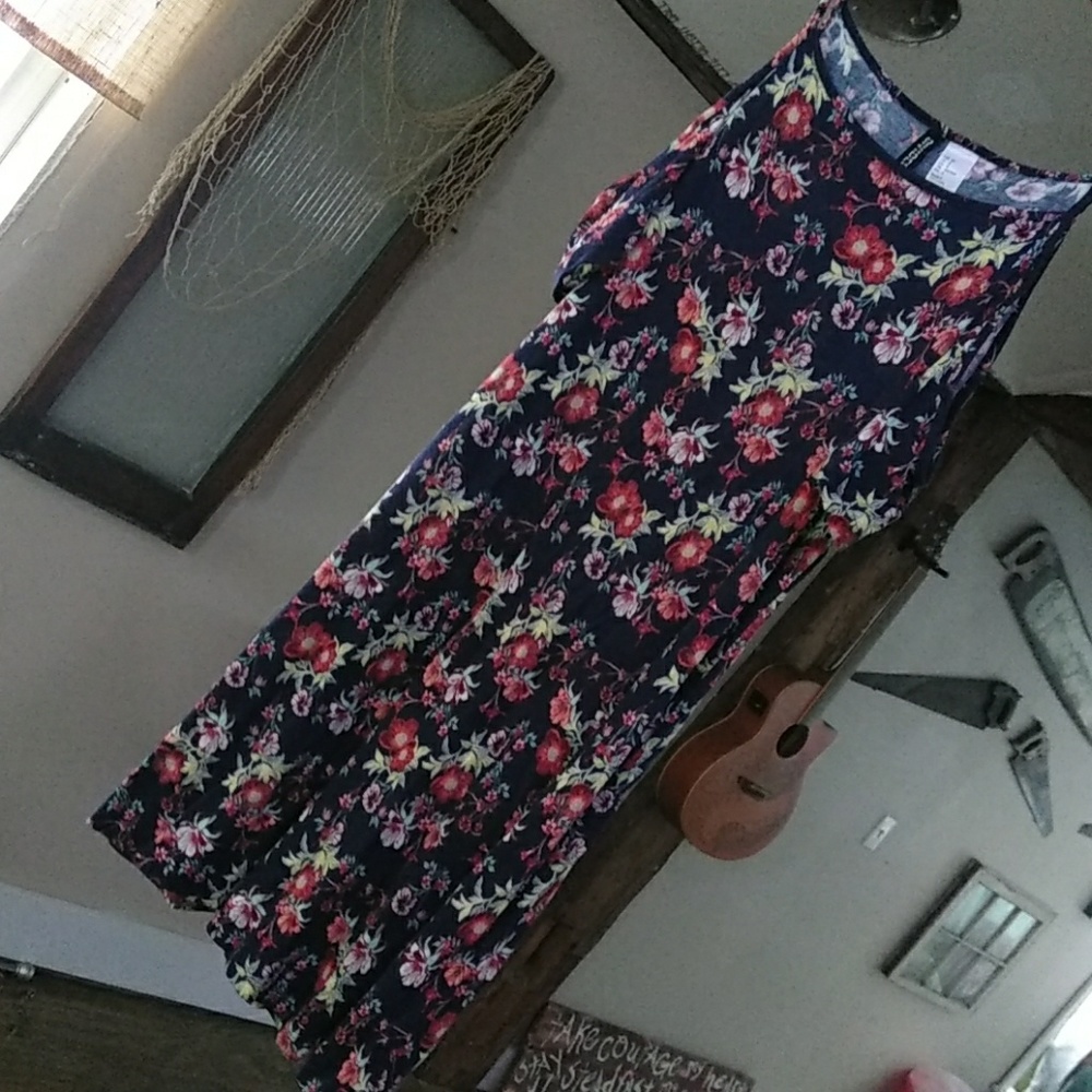 floral print dress with shoulder cut outs - Picture 5 of 7